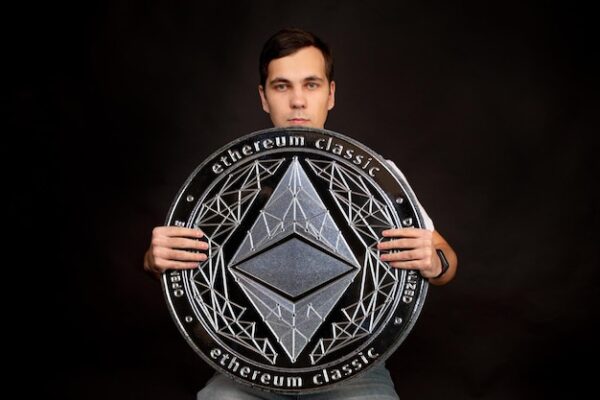 Arkham reveals Vitalik Buterin holds over $800M in Ethereum