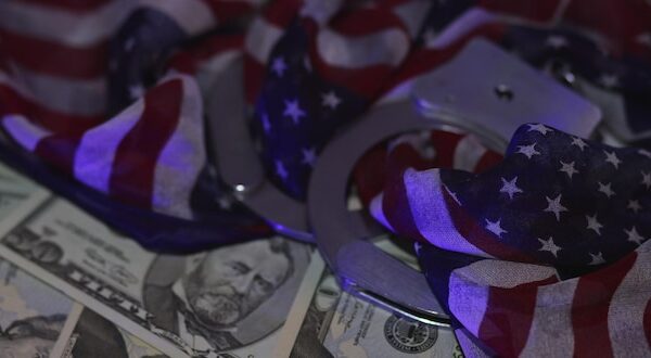 U.S. senators urge Federal Reserve to cut interest rates