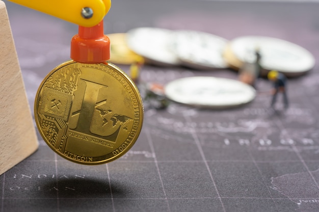 Spot Ethereum ETF issues start a fee-free frenzy – Who will win?